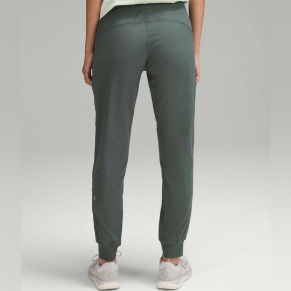 Lululemon Dance Studio Mid-Rise Jogger *Full Length Dark Forest Size 2 - Picture 13 of 13